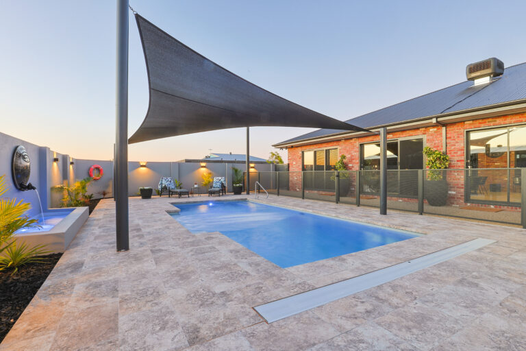 Vogue 8.2m x 4.2m Family Pool